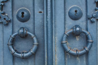 eski siyah kapı kolları