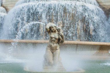 Alameda meydanında büyük bir çeşme