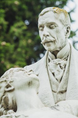 ESA de Quairuz bir anıt