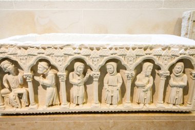 eski bir dini taş oyma