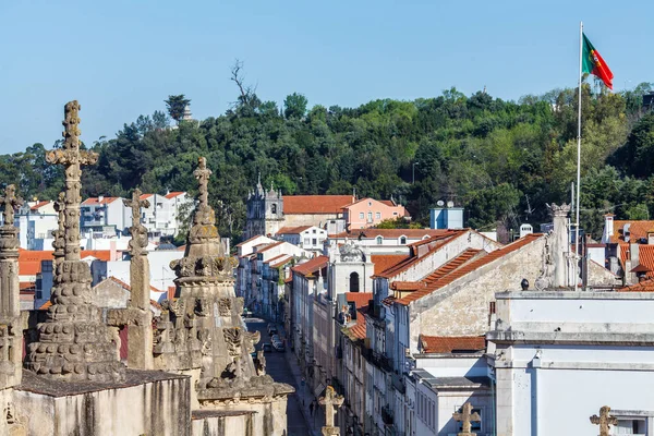 bir manastırın üst üzerinde görünümü