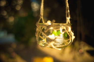 renklerle dolu eski şehir parkında