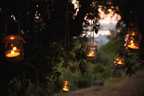 renklerle dolu eski şehir parkında