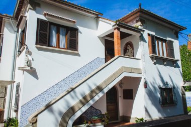 Merdivenli geleneksel Portekiz evi