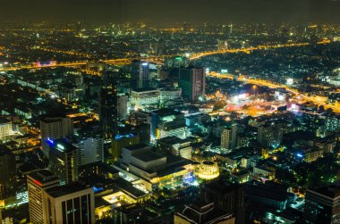 Bagkok, Tayland - 21 Kasım: Baiyoke Sky Hotel 21 Kasım 2016, Bangkok, Tayland için gelen iş disctrict Bangkok en iyi gece görünümü