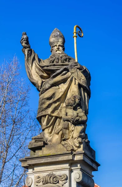 Άγαλμα στη γέφυρα χαλές στην Πράγα — Φωτογραφία Αρχείου