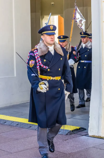 ホノの警備員を変える式典への軍人の行進 — ストック写真