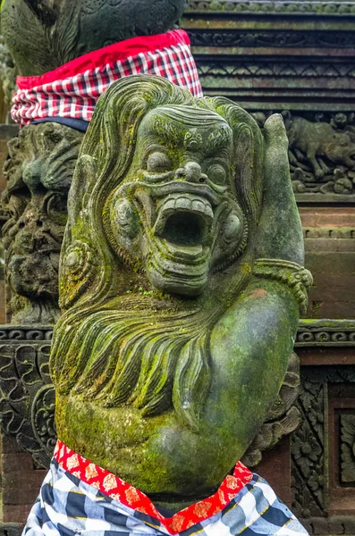 Statue in Hindu temple in Sacred Monkey Forest — Stock Photo, Image