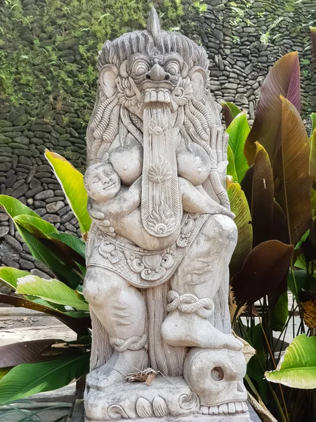 Статуя в индуистском храме Пура Тирта Эмпул — стоковое фото