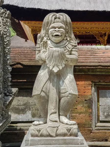 Estatua en templo hindú Pura Tirta Empul —  Fotos de Stock