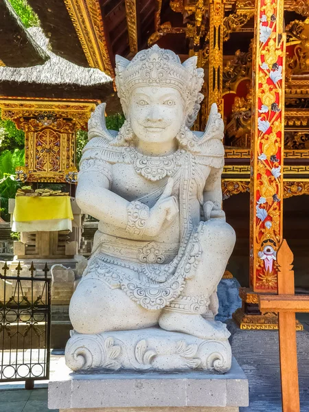 Estatua en templo hindú Pura Tirta Empul —  Fotos de Stock