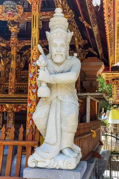 Estatua en templo hindú Pura Tirta Empul — Foto de Stock