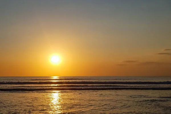 Amazing sunset view on Indian ocean at Bali, Indonesia — Stock Photo, Image