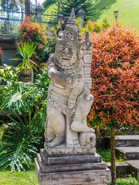 Estatua en templo hindú Pura Tirta Empul — Foto de Stock