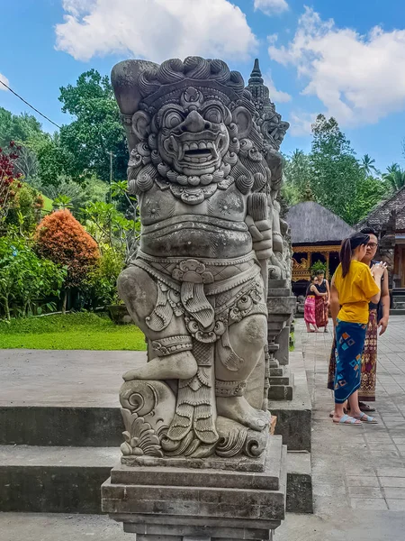 Socha v hinduistickém chrámu Pura Tirta Empul — Stock fotografie