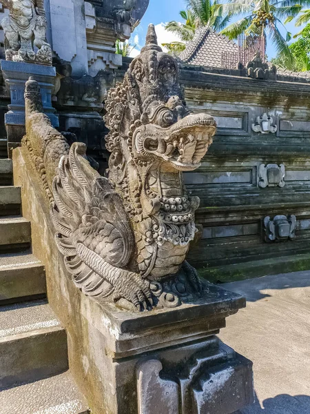 Statue in temple Pura Sakenan Saraseda Tampaksiring — Stock Photo, Image