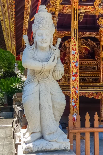 Socha v hinduistickém chrámu Pura Tirta Empul — Stock fotografie