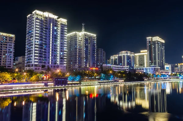 中国海南三亚市 10月13日 2019年10月13日在中国海南三亚举行的三亚市风景秀丽的夜景 — 图库照片