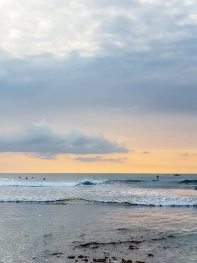 Endonezya, Bali 'deki Suluban plajından Hint Okyanusu' nun inanılmaz gün batımı manzarası