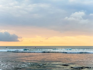 Endonezya, Bali 'deki Suluban plajından Hint Okyanusu' nun inanılmaz gün batımı manzarası