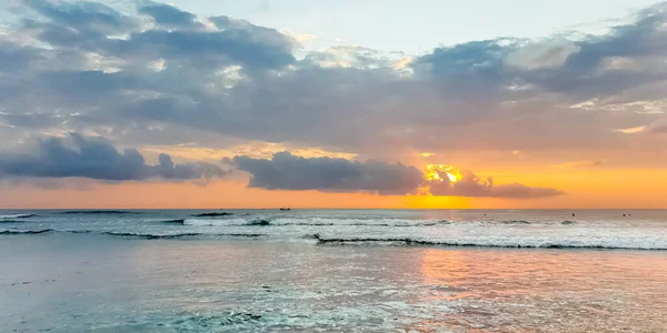 Increíble Vista Del Atardecer Océano Índico Desde Playa Suluban Bali —  Fotos de Stock