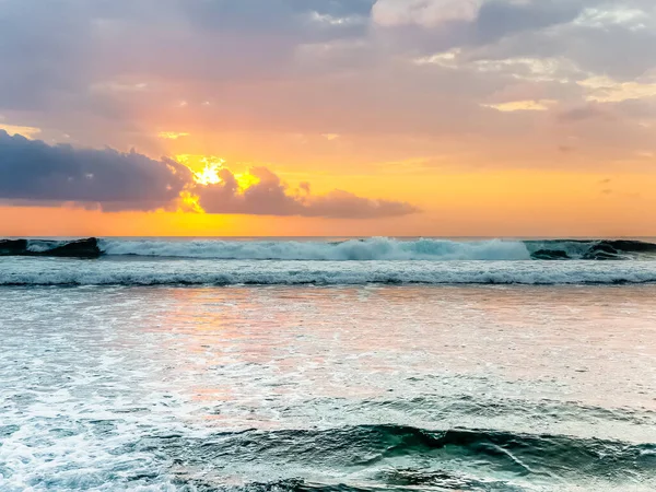 Increíble Vista Del Atardecer Océano Índico Desde Playa Suluban Bali — Foto de Stock