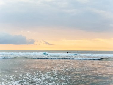 Endonezya, Bali 'deki Suluban plajından Hint Okyanusu' nun inanılmaz gün batımı manzarası