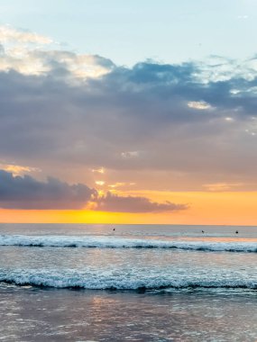 Endonezya, Bali 'deki Suluban plajından Hint Okyanusu' nun inanılmaz gün batımı manzarası