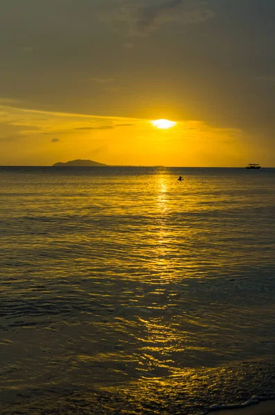 Vista Incrível Pôr Sol Mar Sul China Partir Baía Sanya — Fotografia de Stock