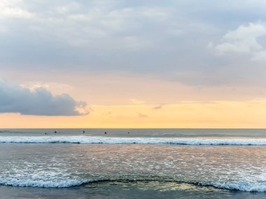 Endonezya, Bali 'deki Suluban plajından Hint Okyanusu' nun inanılmaz gün batımı manzarası