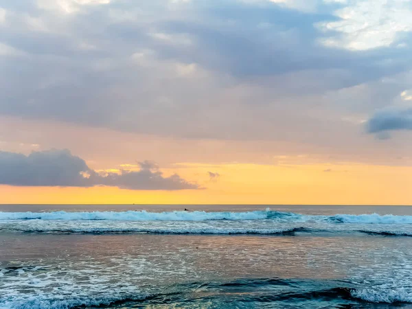 Increíble Vista Del Atardecer Océano Índico Desde Playa Suluban Bali — Foto de Stock