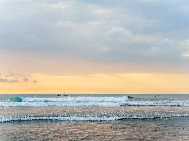 Endonezya, Bali 'deki Suluban plajından Hint Okyanusu' nun inanılmaz gün batımı manzarası