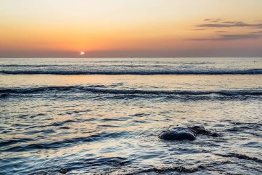 Endonezya, Bali 'deki Suluban plajından Hint Okyanusu' nun inanılmaz gün batımı manzarası