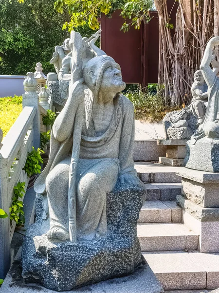 SANA, HAINAN, ÇİN - 10 Ekim 2019 'da Sanya, Hainan, Çin' de Budist merkez Nanshan 'ın bölgesinde heykel