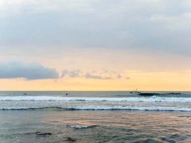 Endonezya, Bali 'deki Suluban plajından Hint Okyanusu' nun inanılmaz gün batımı manzarası