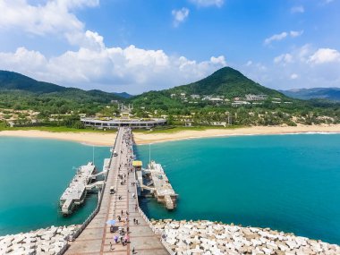 SANA, HAINAN, ÇİN - 10 Ekim 2019 'da Sanya Nanshan Kültür Merkezi' nin Sanya, Hainan, Çin 'deki Tanrıça Guanin heykeli manzarası