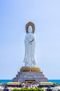 SANA, HAINAN, ÇİN - 10 Ekim 2019 'da Sanya, Hainan, Çin' de Budist merkez Nanshan 'da Tanrıça Guanyin' in heykeli