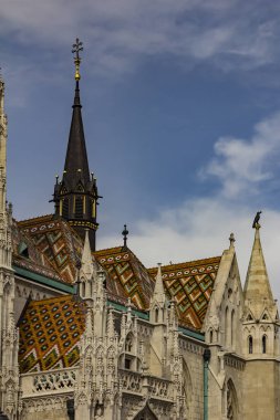 Beyaz Gotik dış St Matthias nerede Macaristan Kings tüm taç giydi, Katedral ayrıntıları ve Katedrali St Matthias Budapeşte'dekor unsurları. Budapeşte Macaristan 