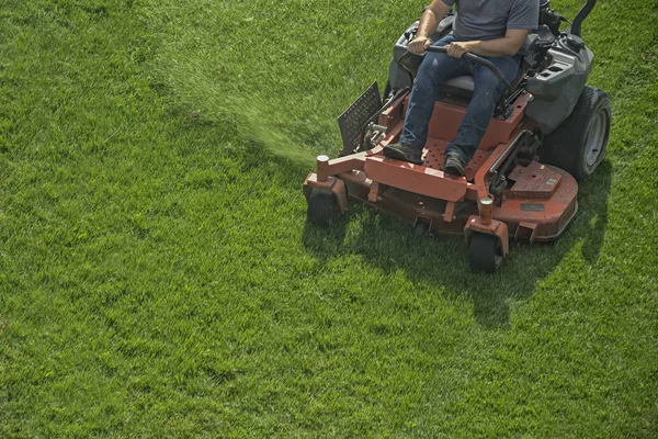 Closeup Riding Landscaper Lawn Mower Cutting Grass — Stock Photo, Image