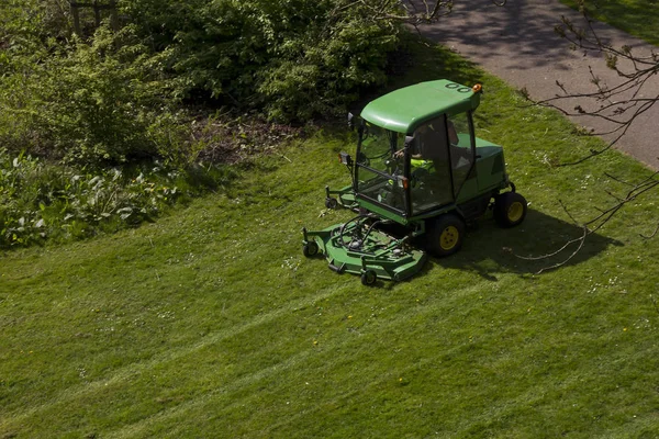 Riding Commercial Landscaper Community City Services Big Lawn Mower Cutting — Stock Photo, Image