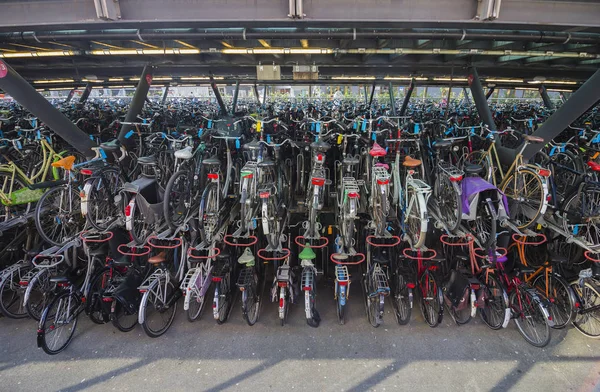 Leiden Países Baixos Abril 2019 Big Dois Andares Estacionamento Bicicleta — Fotografia de Stock