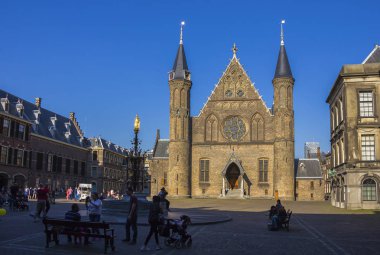 Lahey (den Haag), Hollanda, Hollanda,, 20 Nisan 2019. Ridderzaal (Şövalyeler Salonu), kont çeşmesi (Fontein graaf) Willem Ii 13..