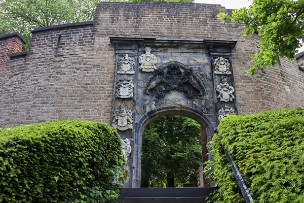 Burcht Van Leiden Kapısı Leiden Fort Asil Ailelerin Arması Ile — Stok fotoğraf