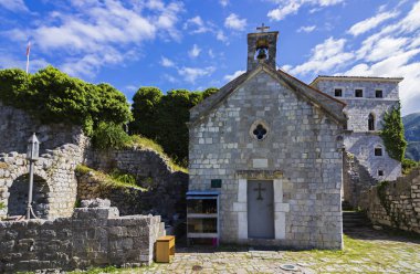 Stari Bar (Eski Bar), Karadağ, antik şehir kalesi, bir açık hava müzesi ve Balkanlar 'ın arkeolojik açıdan keşfedilmemiş en büyük ve en önemli ortaçağ arkeoloji sahası.