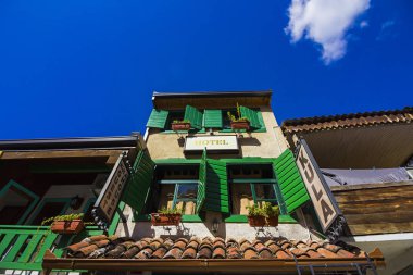 Stari Bar (Eski Bar), Karadağ, 04 Ekim 2019, eski şehir sokaklarının farklı görünümü, vatandaşlar, turistler, bir açık hava müzesi