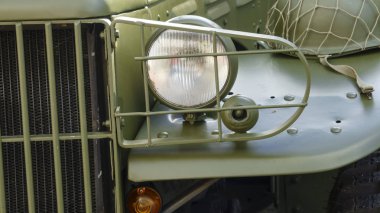 Eski kargo retro araba Far Far yeşildir