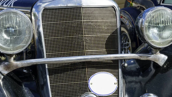 Scheinwerfer Front Und Kühler Des Alten Retro Autos Sind Blau — Stockfoto