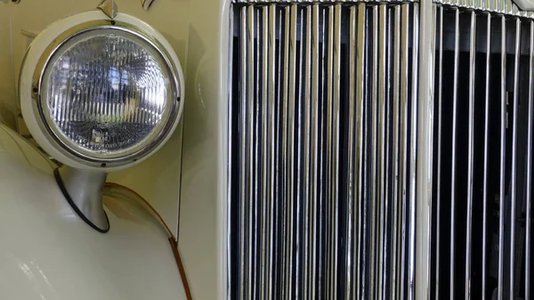 Koplamp Voorkant Radiator Van Oude Retro Auto Zijn Wit — Stockfoto