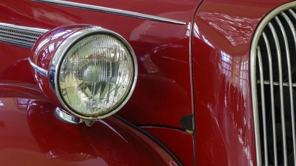 Koplamp Voorkant Radiator Van Oude Retro Auto Zijn Rood — Stockfoto