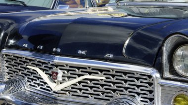 Eski yolcu retro arabada Araba Fuarı 30 Eylül 2018 Kiev, Ukrayna, parçası